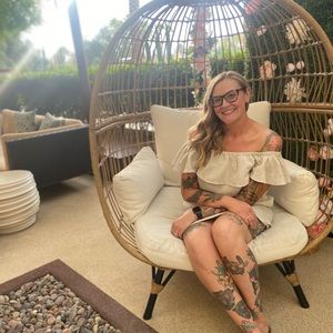 Meet your Posher, Holly